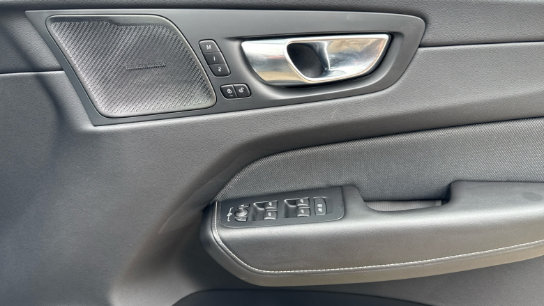 Volvo Xc60 2.0 B5P R DESIGN 5dr AWD Geartronic Petrol Estate